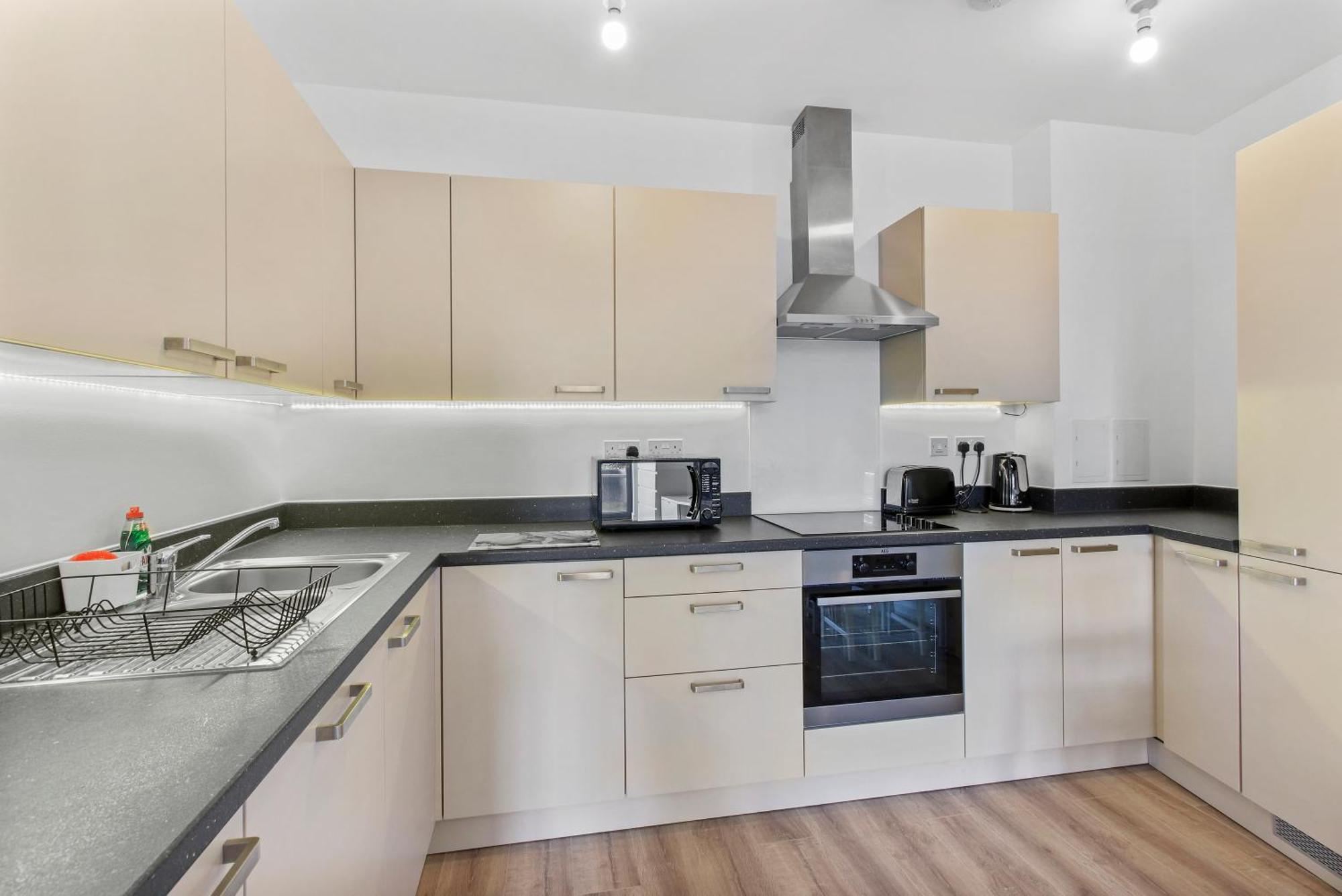 Centrally Located - Modern - 2Bed - 2Bath Apartment ลอนดอน ภายนอก รูปภาพ
