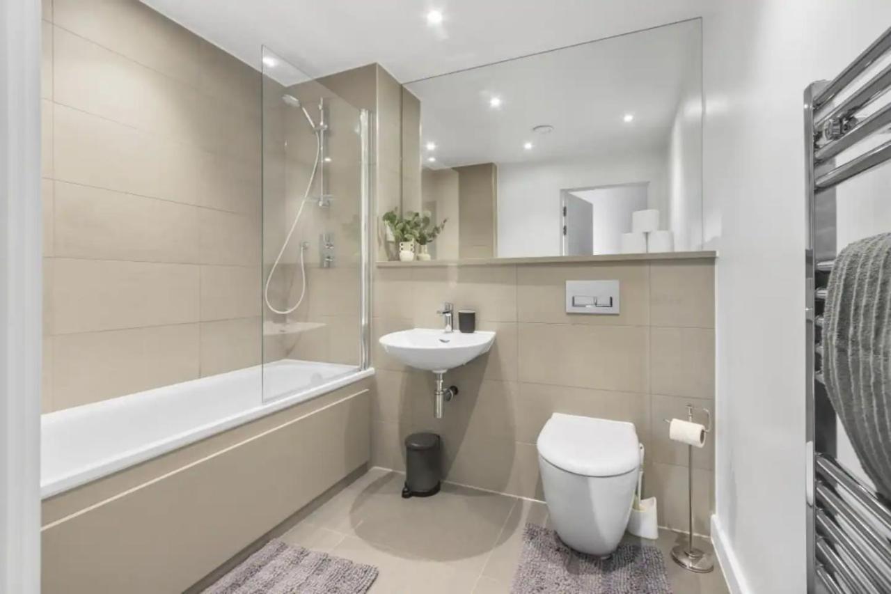 Centrally Located - Modern - 2Bed - 2Bath Apartment ลอนดอน ภายนอก รูปภาพ