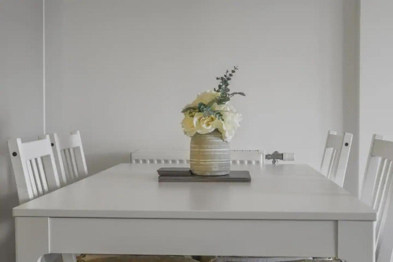 Centrally Located - Modern - 2Bed - 2Bath Apartment ลอนดอน ภายนอก รูปภาพ