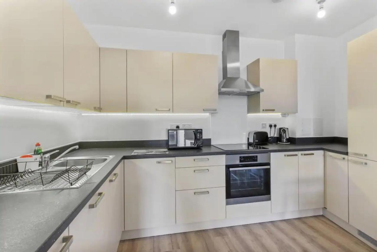 Centrally Located - Modern - 2Bed - 2Bath Apartment ลอนดอน ภายนอก รูปภาพ