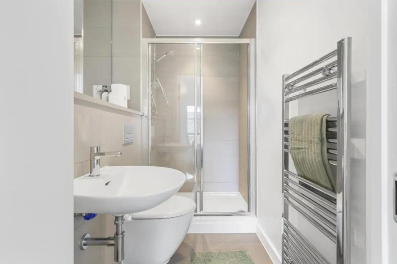 Centrally Located - Modern - 2Bed - 2Bath Apartment ลอนดอน ภายนอก รูปภาพ