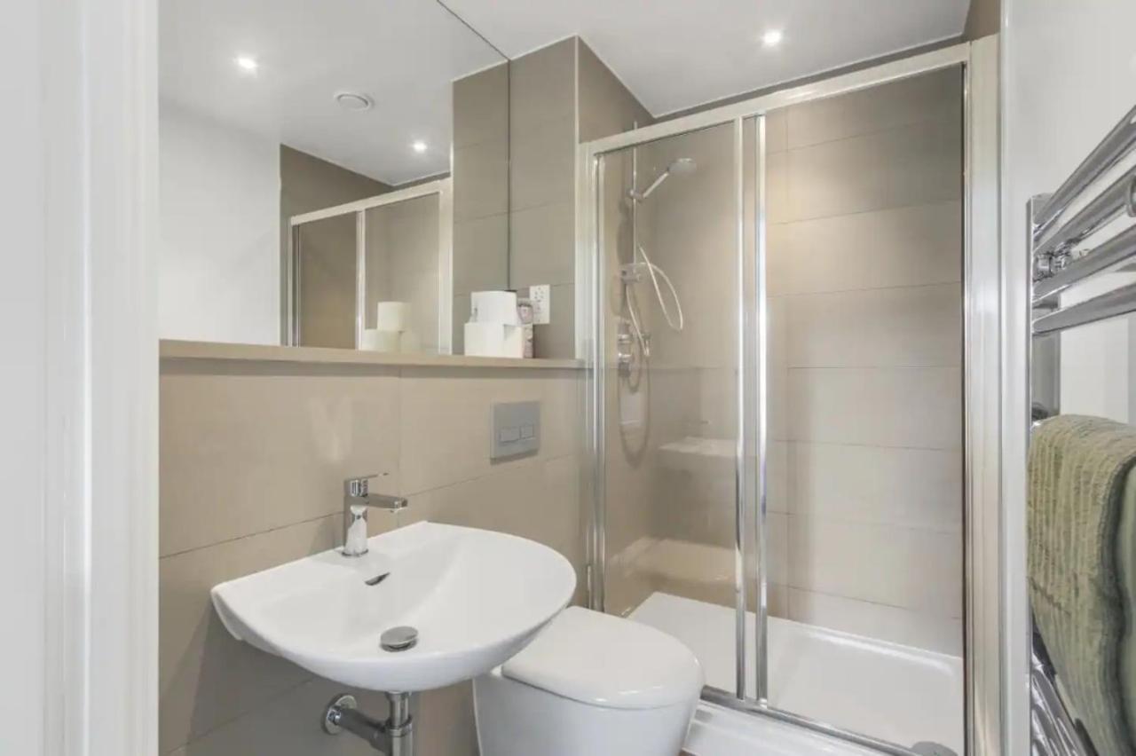Centrally Located - Modern - 2Bed - 2Bath Apartment ลอนดอน ภายนอก รูปภาพ
