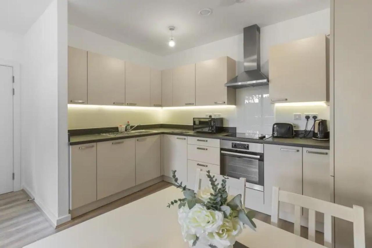 Centrally Located - Modern - 2Bed - 2Bath Apartment ลอนดอน ภายนอก รูปภาพ